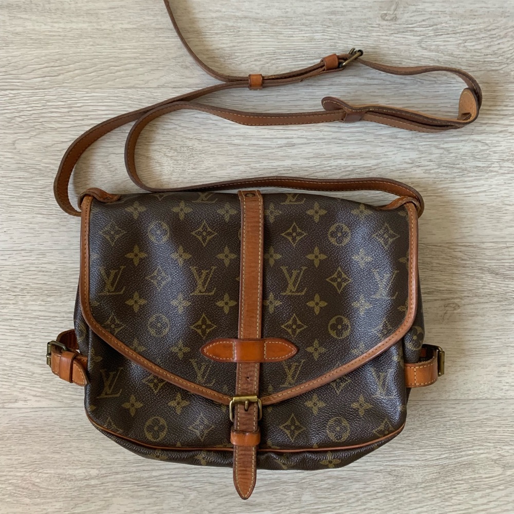Louis Vuitton Saumur 30 Monogram Crossbody bag